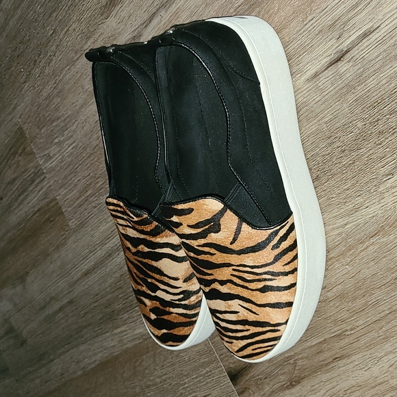 ALDO Tiger Print Slip On Platform Shoes - Picture 2 of 4